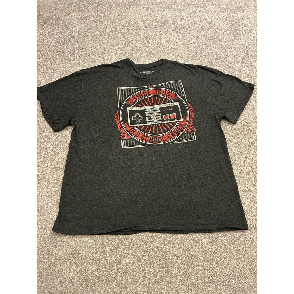Nintendo T-Shirt Mens XL Grey Excellent Old School Gamer NES Controller Graphic